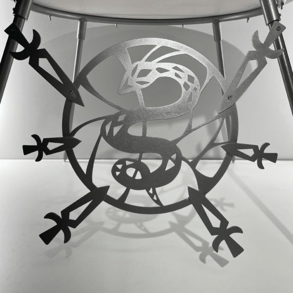 Стіл для Каучука з оригінальним дизайном