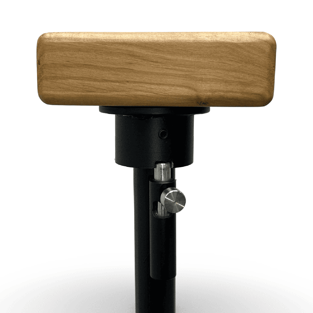 Тростини на трикутній стальній платформі