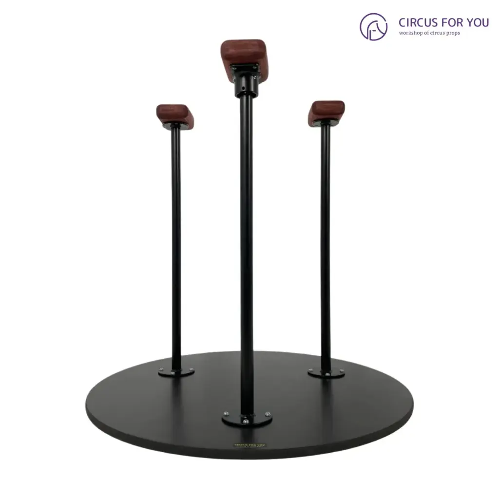 Акробатичні стійки на круглій платформі