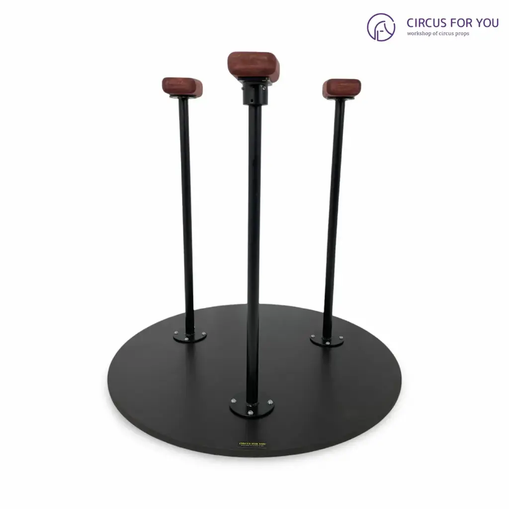Акробатичні стійки на круглій платформі