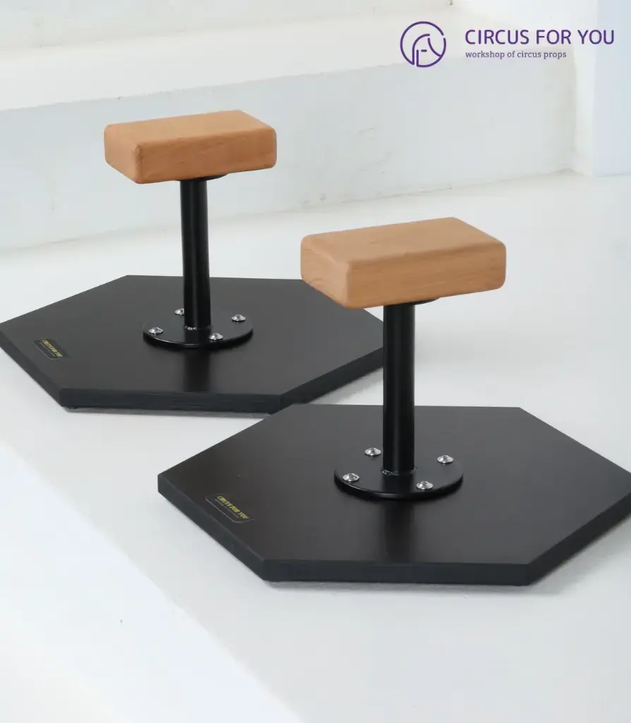 Стійки акробатичні “Тревел” шестикутна платформа