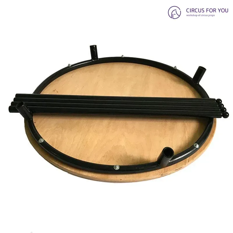 Стіл круглий для каучуку або еквілібру зі стальним каркасом