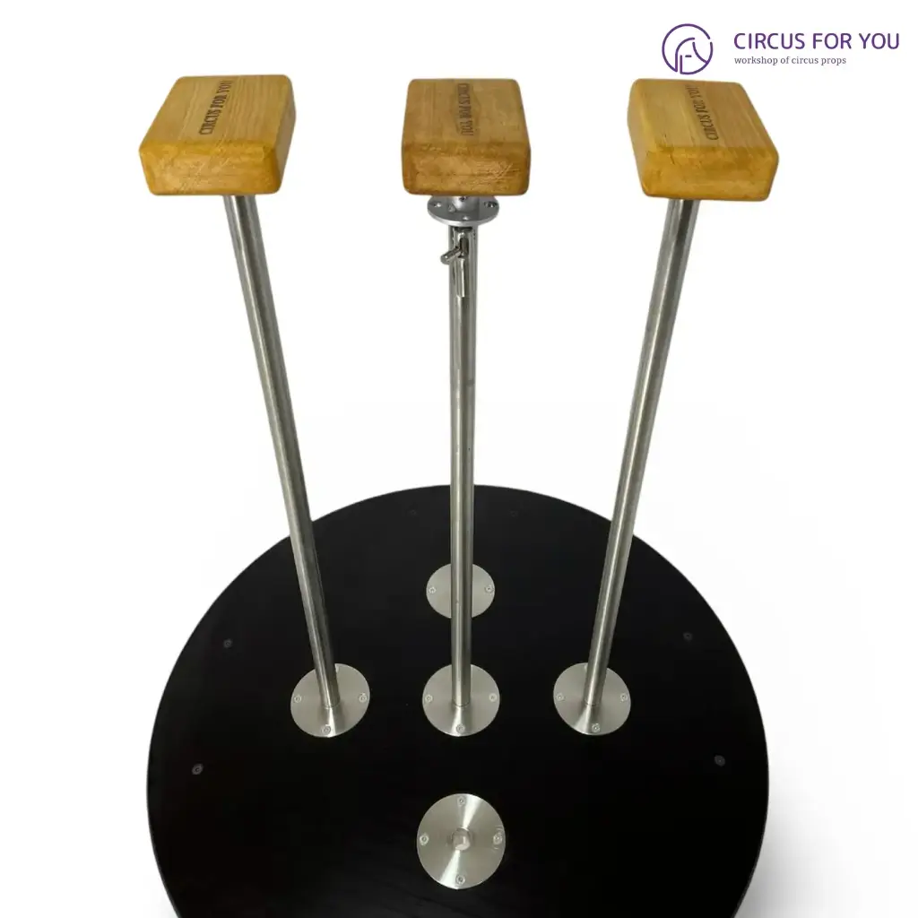 Цирковий реквізит - Стіл для Еквілібру з трьома тростями
