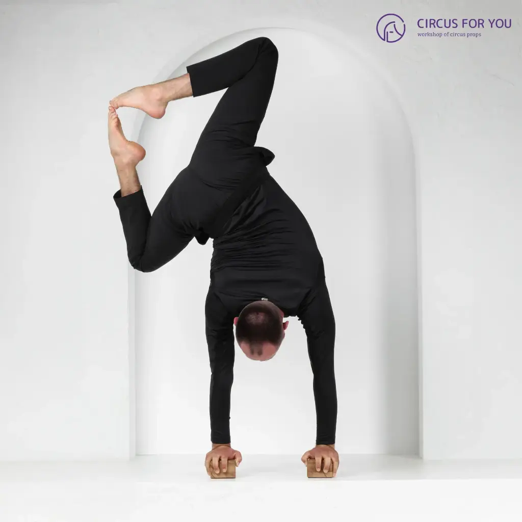 Handstand blocks for hand balance on floor (oak)