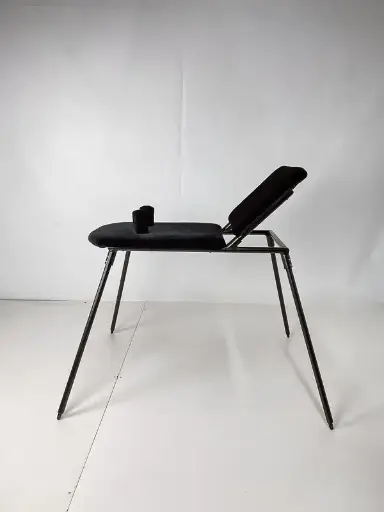 [11090] Antipode foot juggling table